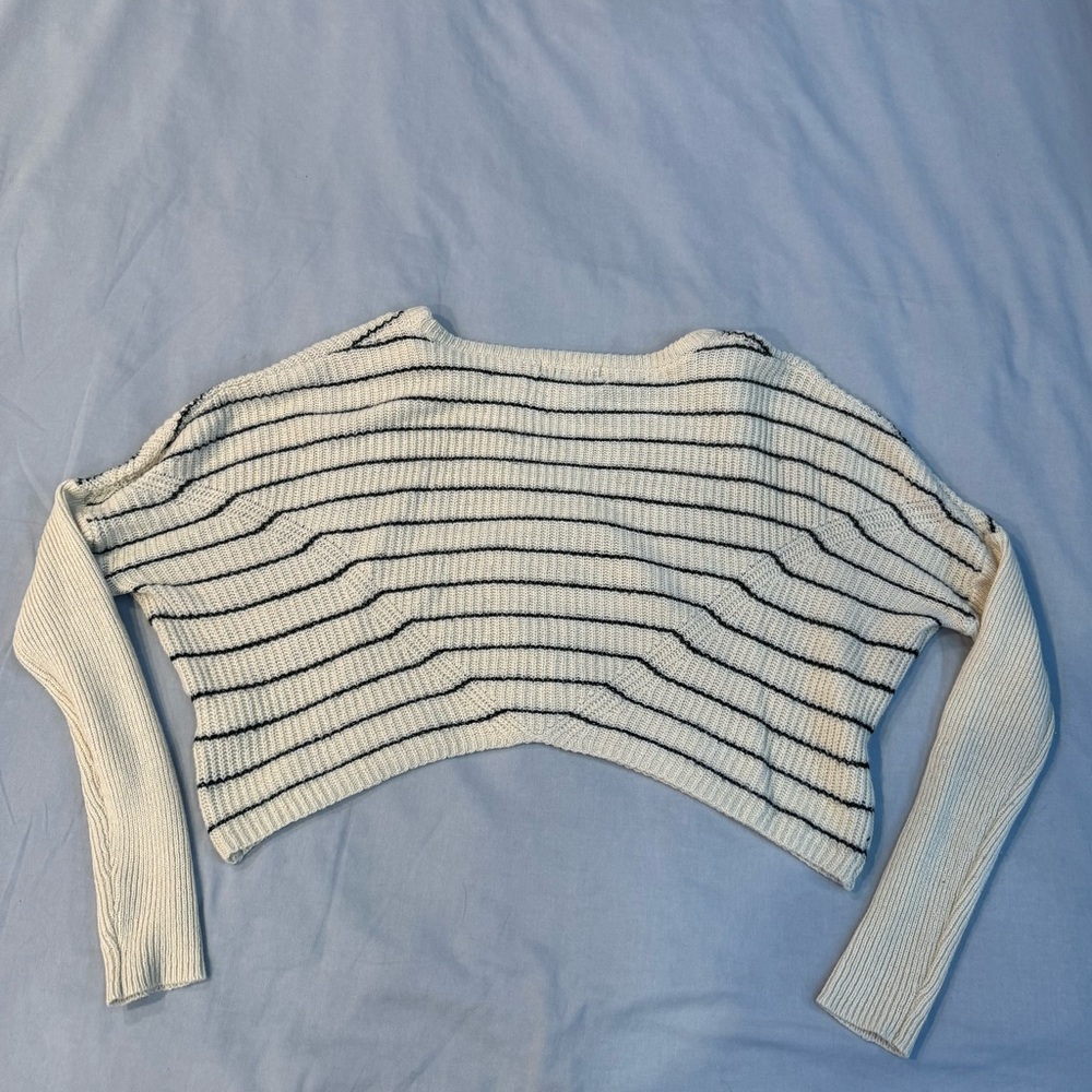 Urban Outfitters, longsleeve cropped knit shirt